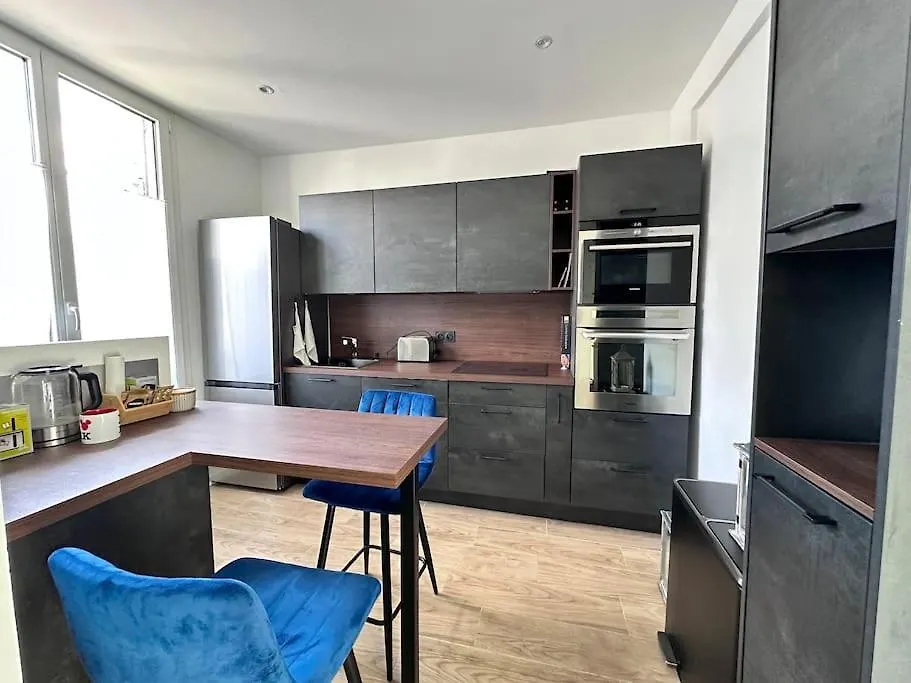Maisonnette 3 Pieces, 2 Chambres Villejuif 0*,  France
